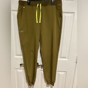 Figs Zamora Jogger scrub pant. Martini Olive. XXL Tall. EUC.